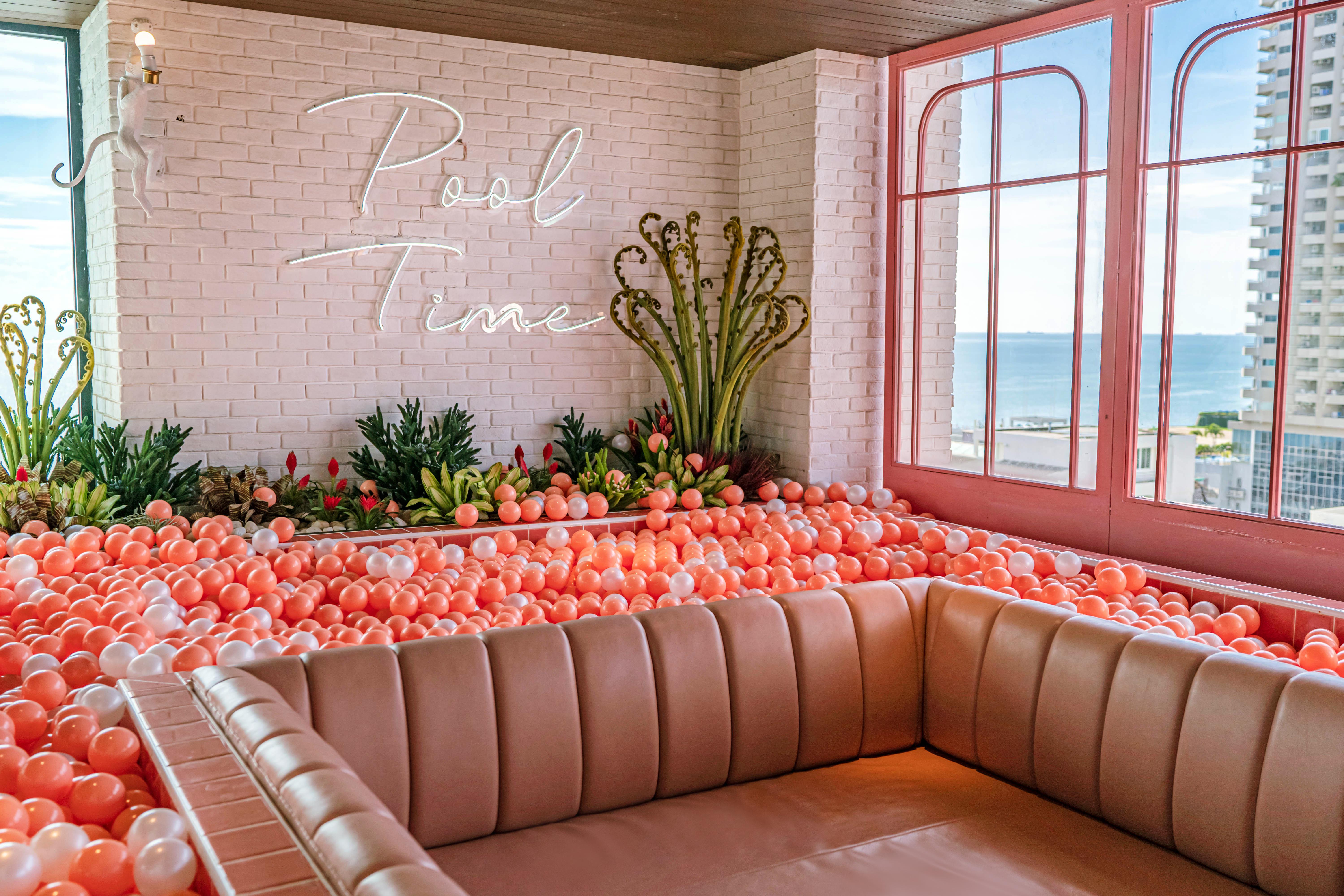 Mytt Hotel Pattaya - Sha Extra Plus Kültér fotó Ball pit at the pool