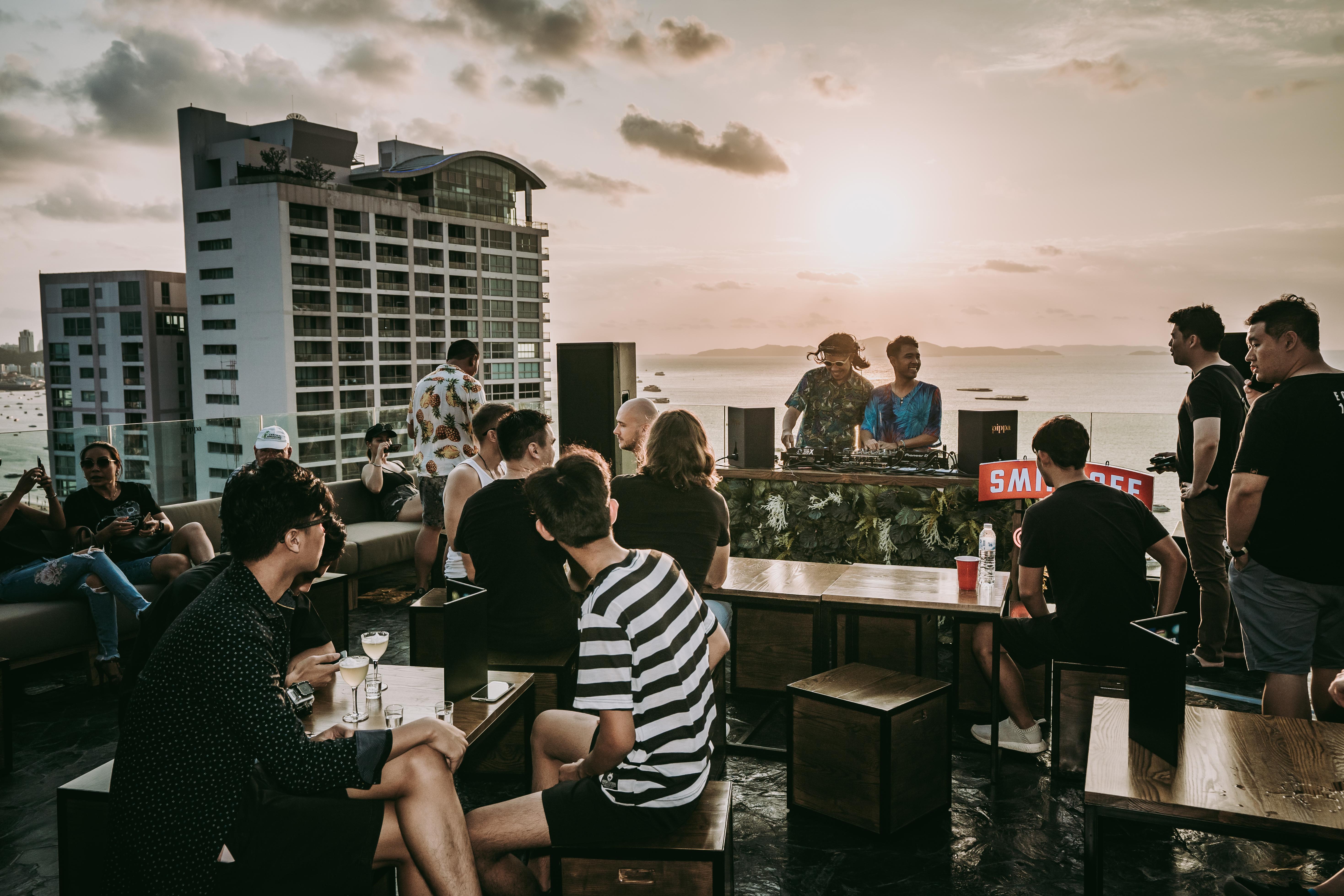 Mytt Hotel Pattaya - Sha Extra Plus Kültér fotó Rooftop bar in Pattaya
